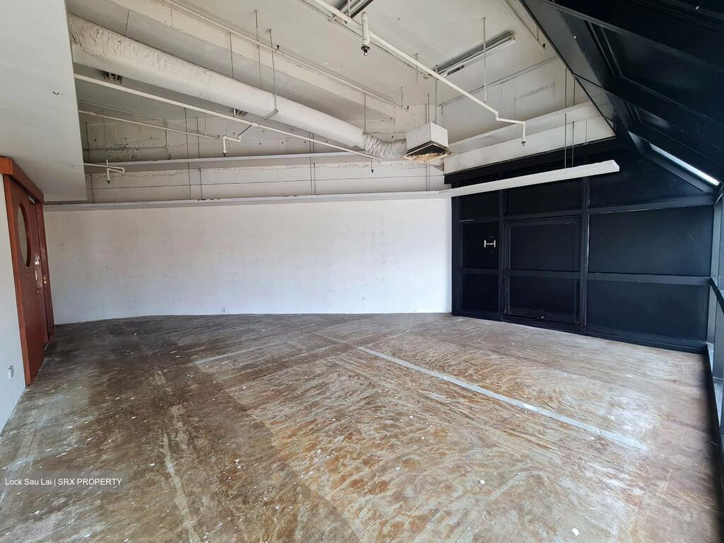 Sim Lim Square (D7), Shop House #590653741